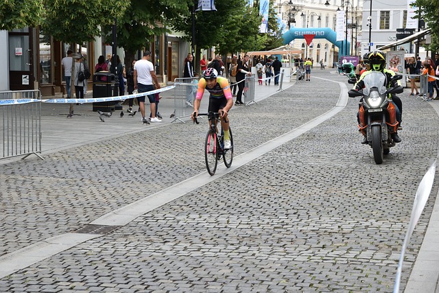 但普尔在进 但普尔在进